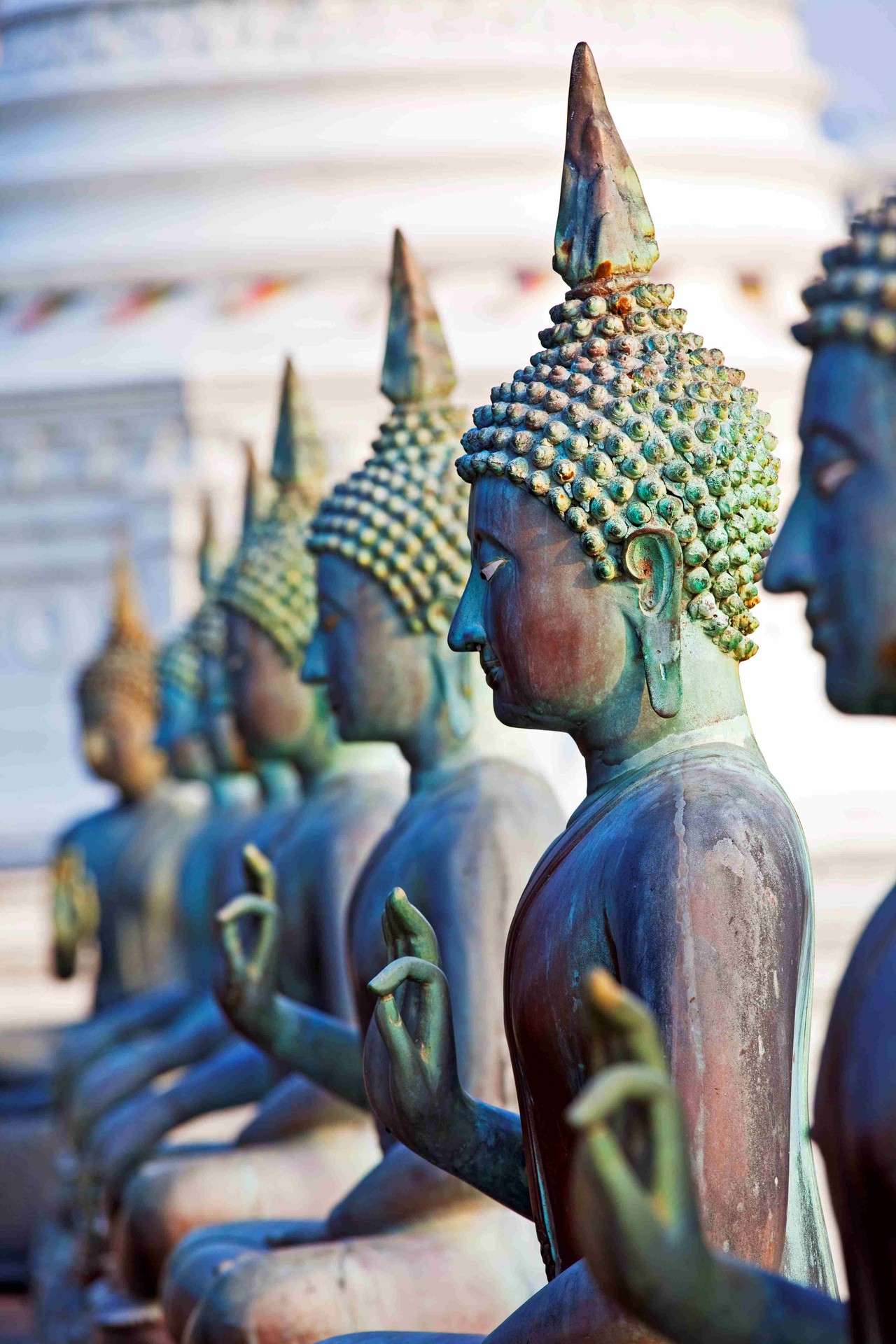 close-up-buddha-statues-gangaramaya-temple