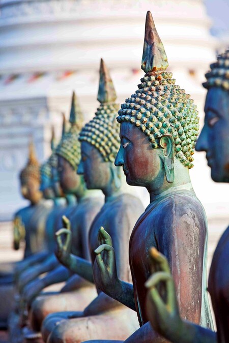 close-up-buddha-statues-gangaramaya-temple