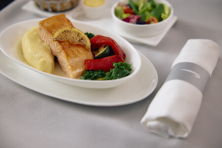 Club World dinner service 